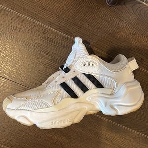 Adidas - size 7 1/2 - currently washing the laces